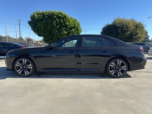 Used 2025 BMW i7 xDrive60 w/ Executive Package image 2