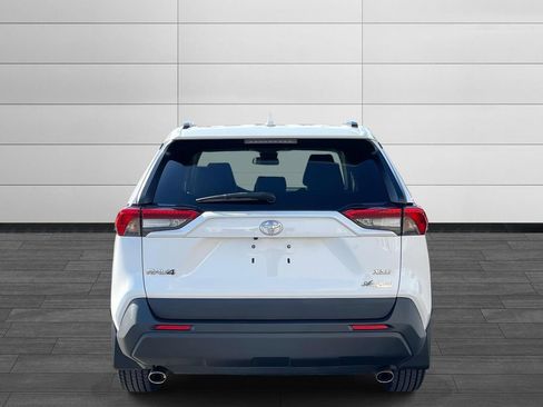 Used 2021 Toyota RAV4 XLE w/ Convenience Package image 4
