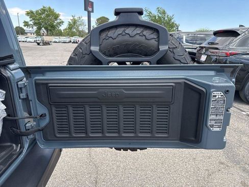 Used 2025 Jeep Wrangler Unlimited Rubicon 4xe AWD/4WD image 19