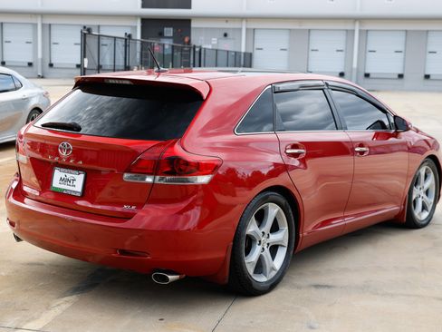 Used 2015 Toyota Venza XLE image 16