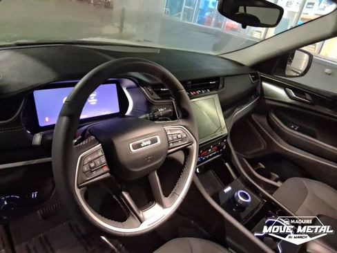 Used 2023 Jeep Grand Cherokee L Laredo w/ Luxury Tech Group I image 10