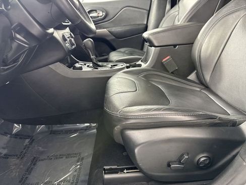 Used 2019 Jeep Cherokee Limited image 21