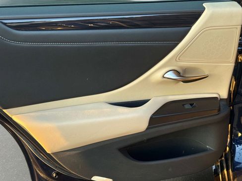 Used 2019 Lexus ES 350 w/ Premium Package image 11