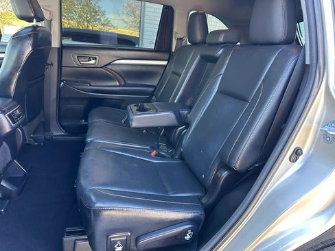 Used 2015 Toyota Highlander XLE image 18