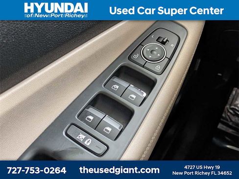 Used 2019 Hyundai Santa Fe SE image 26