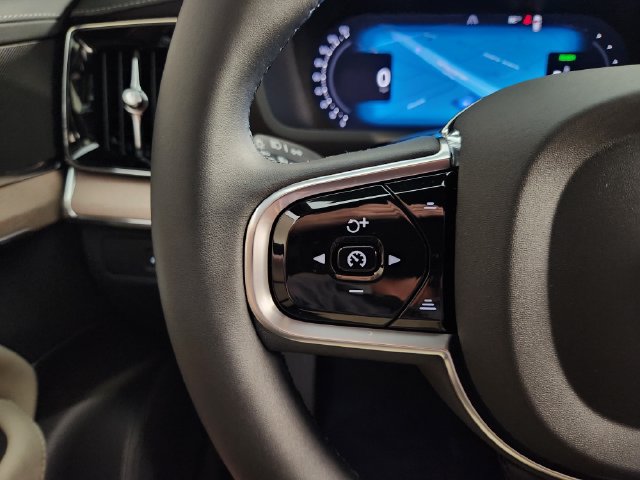 New 2026 Volvo XC90 T8 Plus w/ Protection Package Premier AWD/4WD image 28