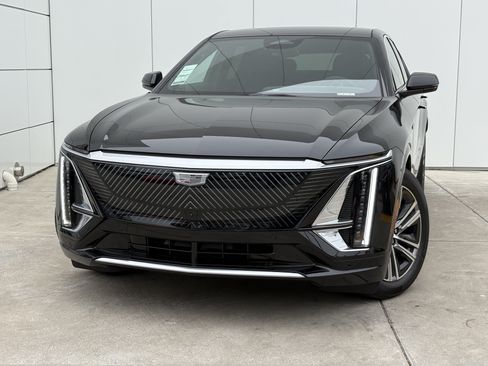 New 2026 Cadillac Lyriq Luxury AWD/4WD image 1