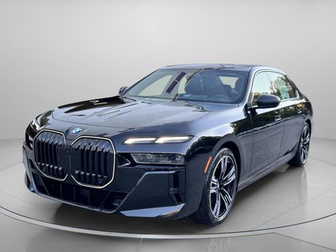 New 2026 BMW 740i image 2