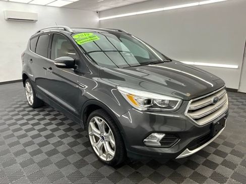 Used 2019 Ford Escape Titanium FWD image 3