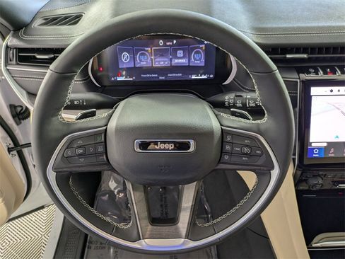 New 2025 Jeep Grand Cherokee Limited image 19