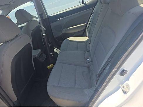 Used 2017 Hyundai Elantra SE FWD image 22