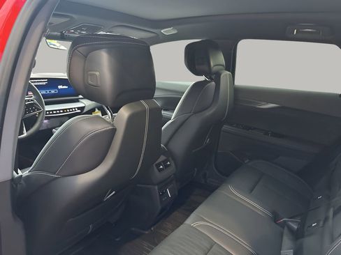 New 2026 Cadillac Optiq Sport 2 image 18