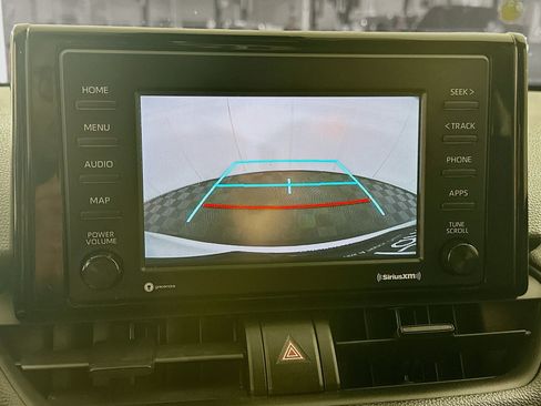 Used 2021 Toyota RAV4 LE AWD/4WD image 21