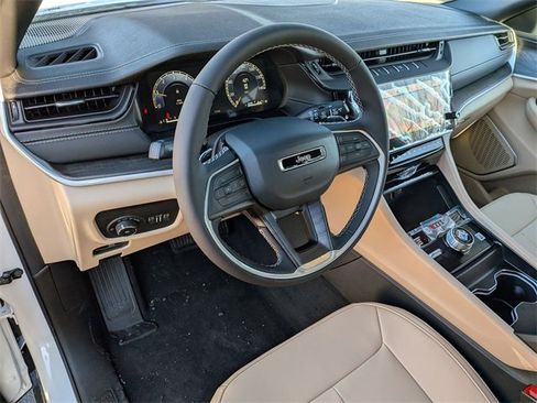 New 2026 Jeep Grand Cherokee Limited image 9