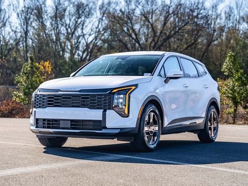 Used 2026 Kia Sportage LX w/ LX Convenience Package image 3