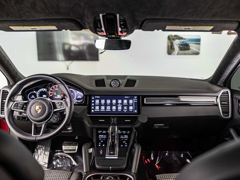 Used 2022 Porsche Cayenne GTS AWD/4WD image 37