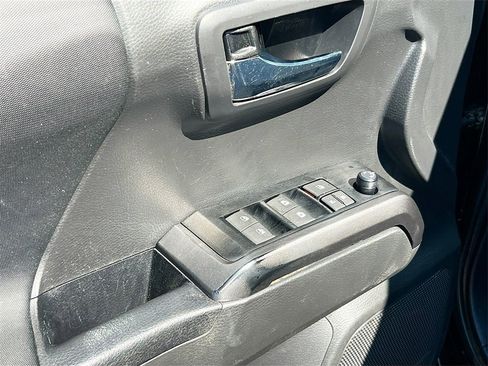 Used 2023 Toyota Tacoma TRD Off-Road image 17