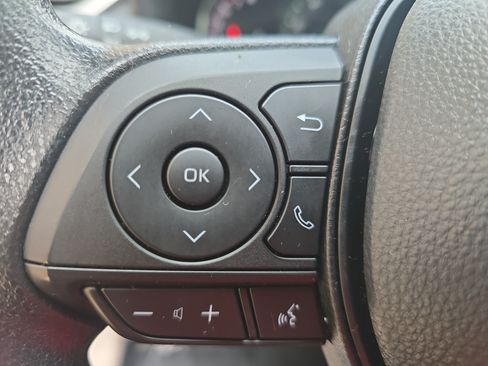 Used 2025 Toyota RAV4 XLE w/ Convenience Package FWD image 17