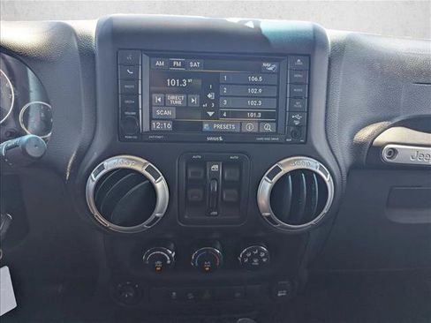 Used 2016 Jeep Wrangler Unlimited Sahara w/ Connectivity Group AWD/4WD image 11
