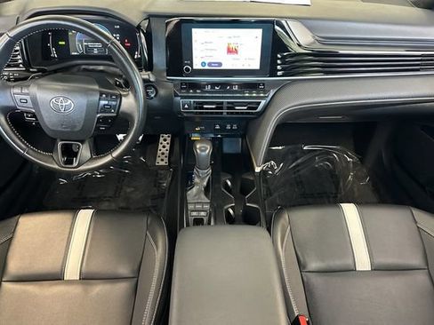 Used 2025 Toyota Camry SE FWD image 17