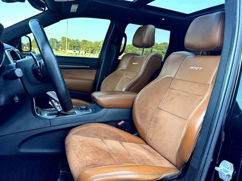 Used 2017 Jeep Grand Cherokee SRT image 3