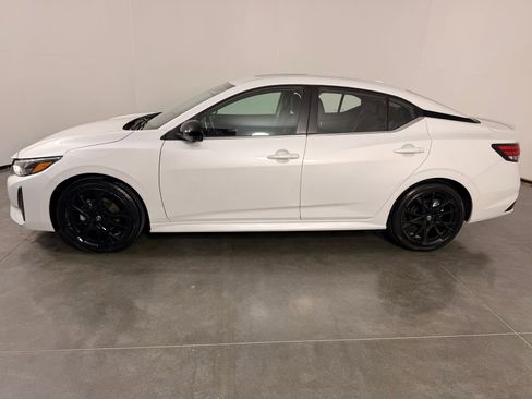 Used 2025 Nissan Sentra SR w/ SR Premium Package FWD image 8