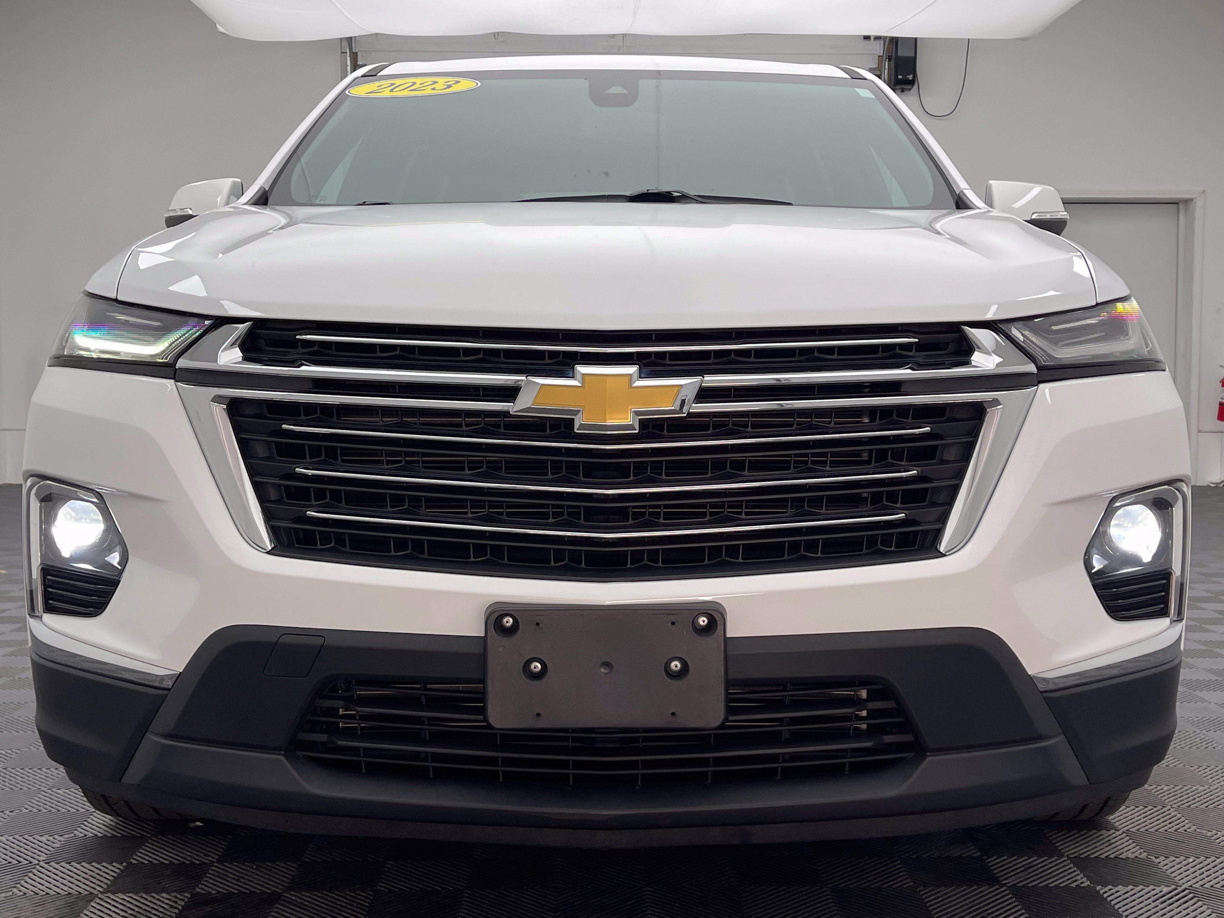 Used 2023 Chevrolet Traverse LT FWD image 13