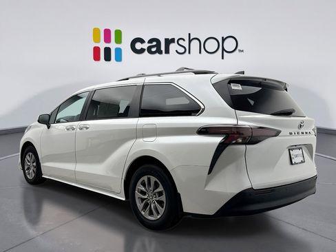 Used 2024 Toyota Sienna XLE image 3