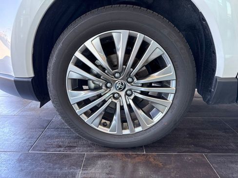 Certified 2024 Toyota Venza Limited AWD/4WD image 9