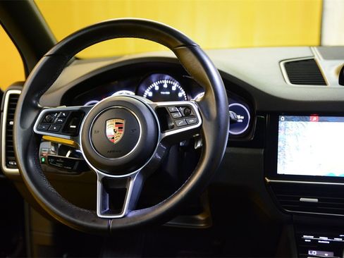 Used 2019 Porsche Cayenne image 16