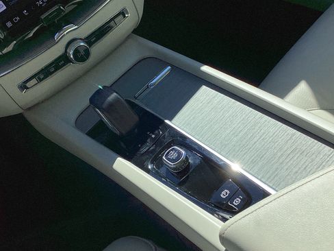 Certified 2023 Volvo XC60 B5 Plus w/ Climate Package image 26