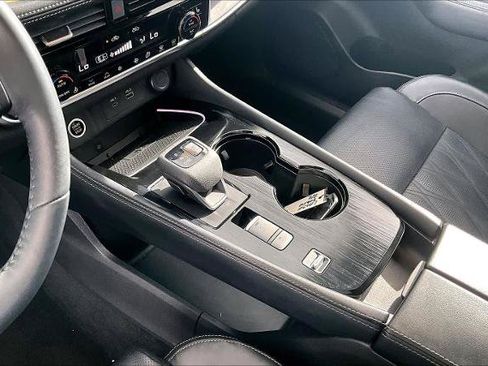 Certified 2023 Nissan Rogue Platinum w/ Platinum Premium Package FWD image 17