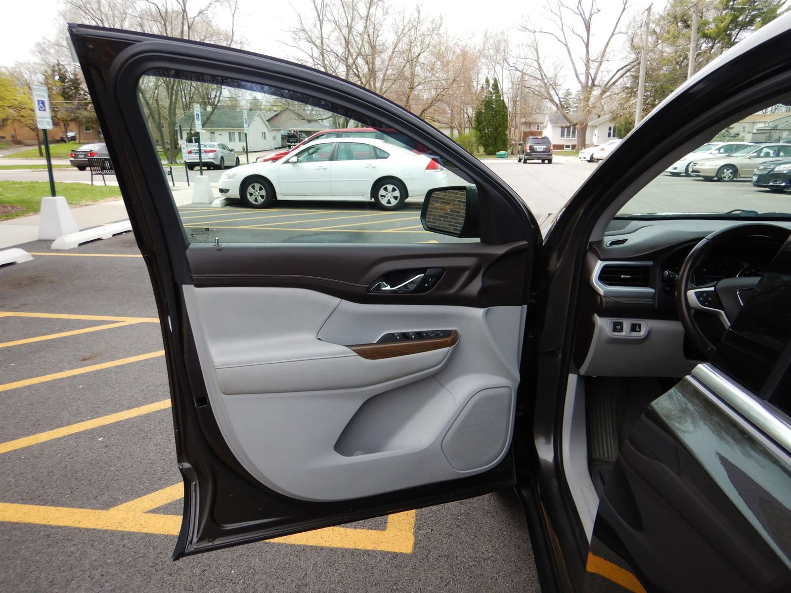 Used 2020 GMC Acadia SLE AWD/4WD image 10