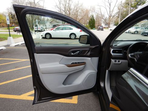 Used 2020 GMC Acadia SLE AWD/4WD image 10