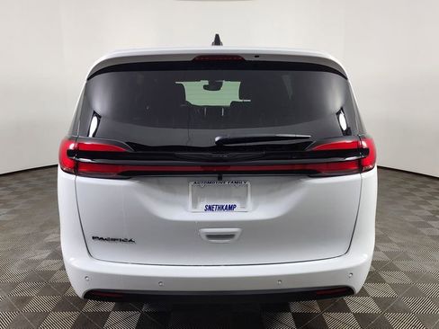 New 2026 Chrysler Pacifica Select image 6