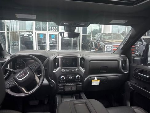 Used 2020 GMC Sierra 2500 AT4 w/ AT4 Premium Package AWD/4WD image 9