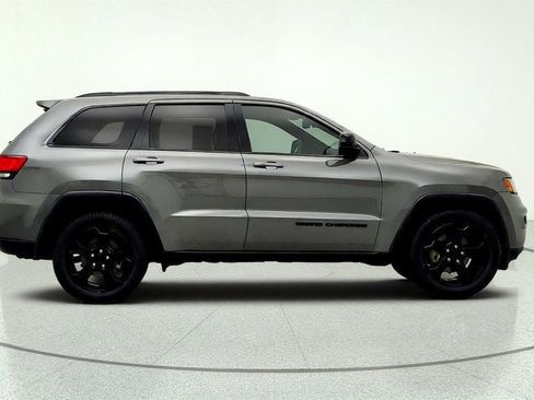 Used 2019 Jeep Grand Cherokee Laredo RWD image 4