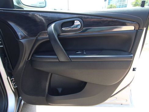 Used 2017 Buick Enclave Leather AWD/4WD image 36