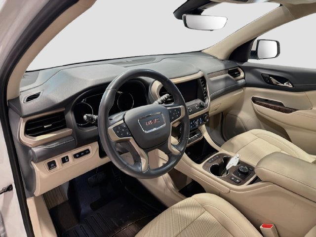 Used 2022 GMC Acadia Denali w/ Denali Ultimate Package AWD/4WD image 9