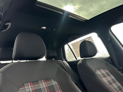 Used 2018 Volkswagen GTI SE image 16