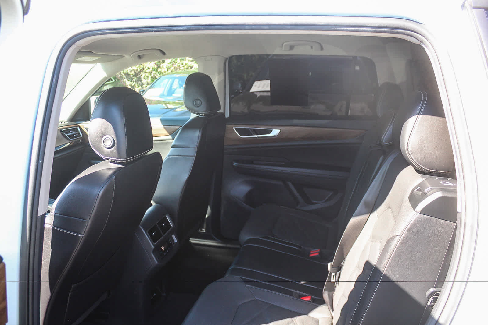 Used 2024 Volkswagen Atlas SE FWD image 16