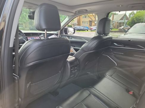 Used 2023 Jeep Grand Cherokee 4WD 4xe w/ Luxury Tech Group II image 9