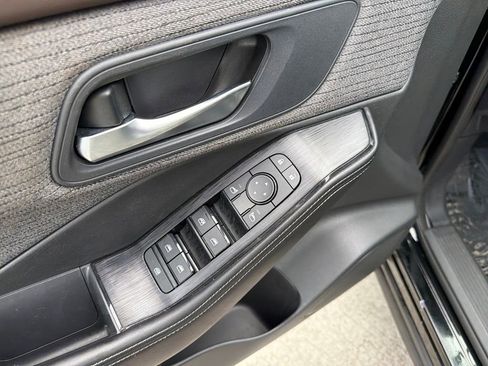 Used 2022 Nissan Rogue SV image 18