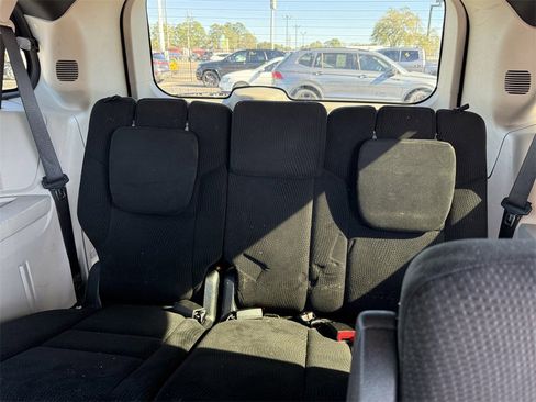 Used 2017 Dodge Grand Caravan SE image 25