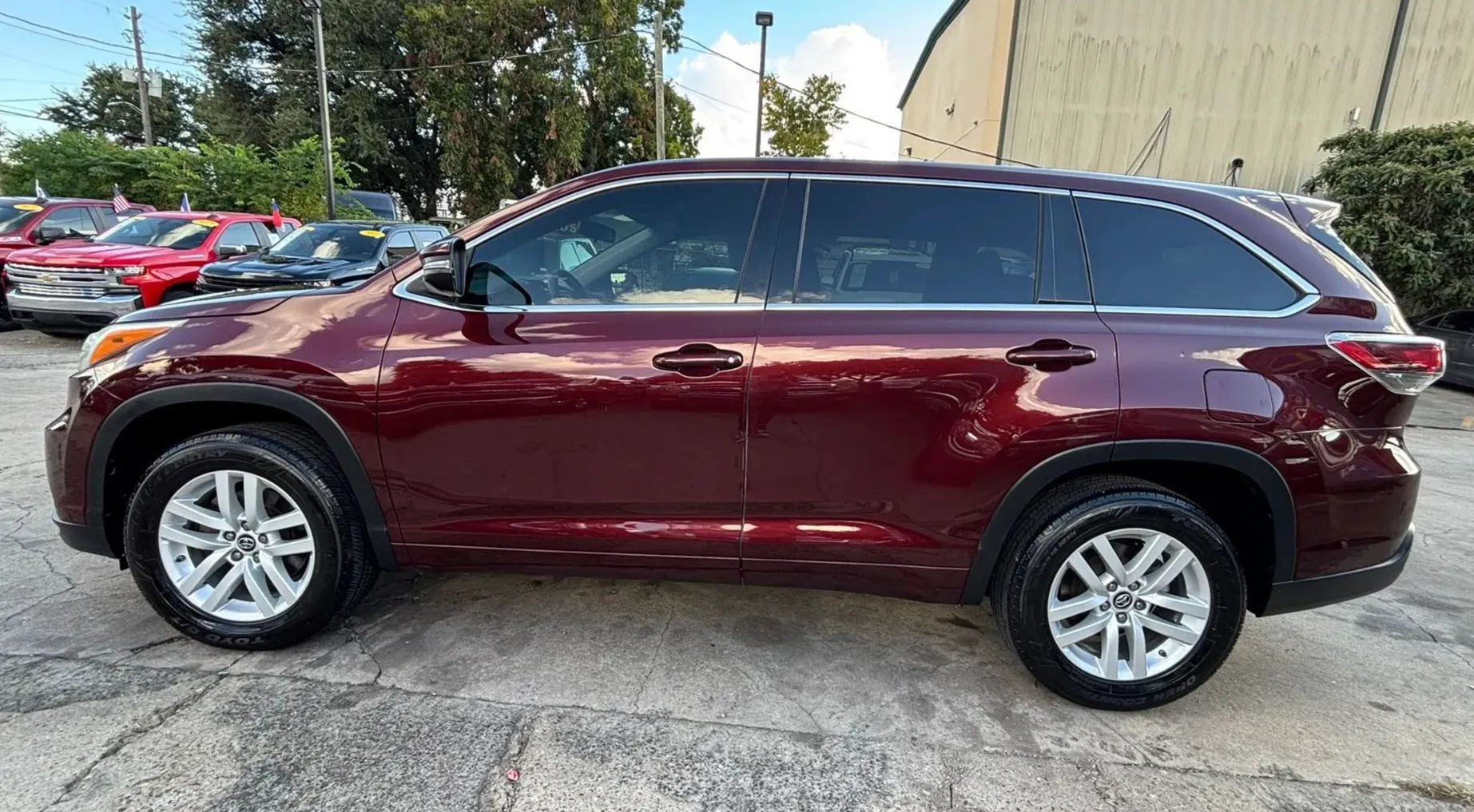 Used 2016 Toyota Highlander LE FWD image 4