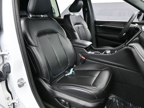 Used 2024 Jeep Grand Cherokee Limited image 51