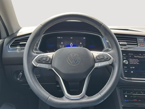 Used 2023 Volkswagen Tiguan SE w/ Panoramic Sunroof Package AWD/4WD image 25