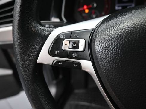 Used 2020 Volkswagen Jetta R-Line FWD image 3