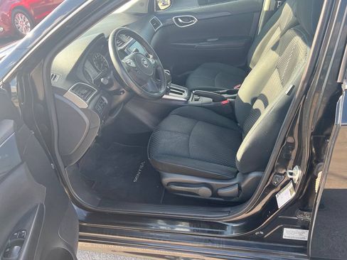 Used 2019 Nissan Sentra SR FWD image 2