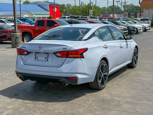 Used 2024 Nissan Altima 2.5 SR FWD image 13